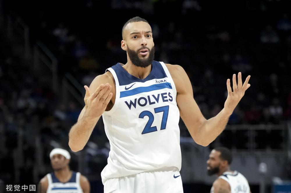 某俱乐部成 某俱乐部成