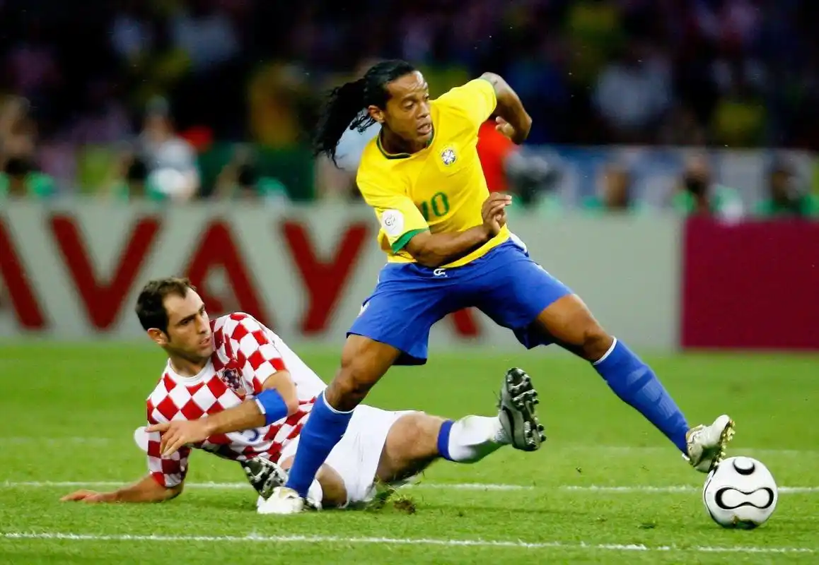 借助埃斯特 借助埃斯特